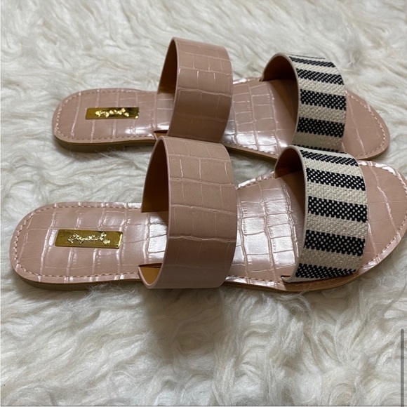 Qupid Sarah Croc Pattern Slide Sandals Beige Gray Size 8 - Picture 9 of 16